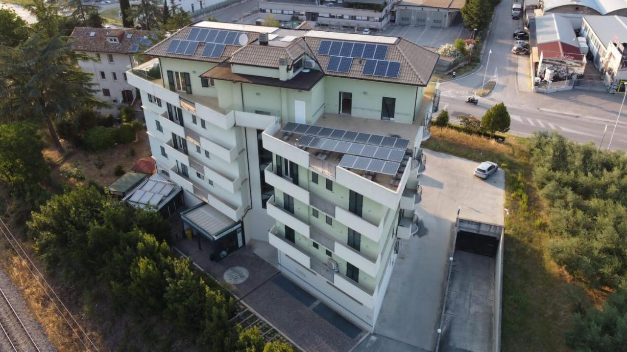 Hotel Clodi Асколи Пичено Екстериор снимка