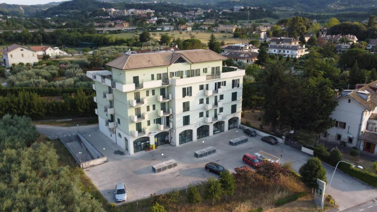Hotel Clodi Асколи Пичено Екстериор снимка