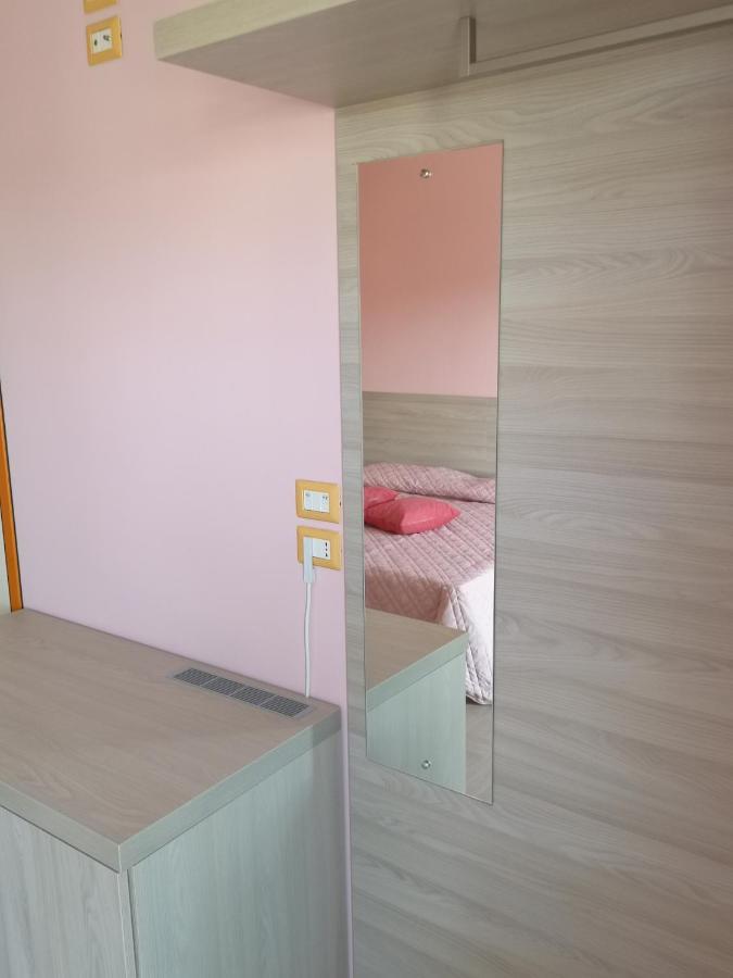 Hotel Clodi Асколи Пичено Екстериор снимка