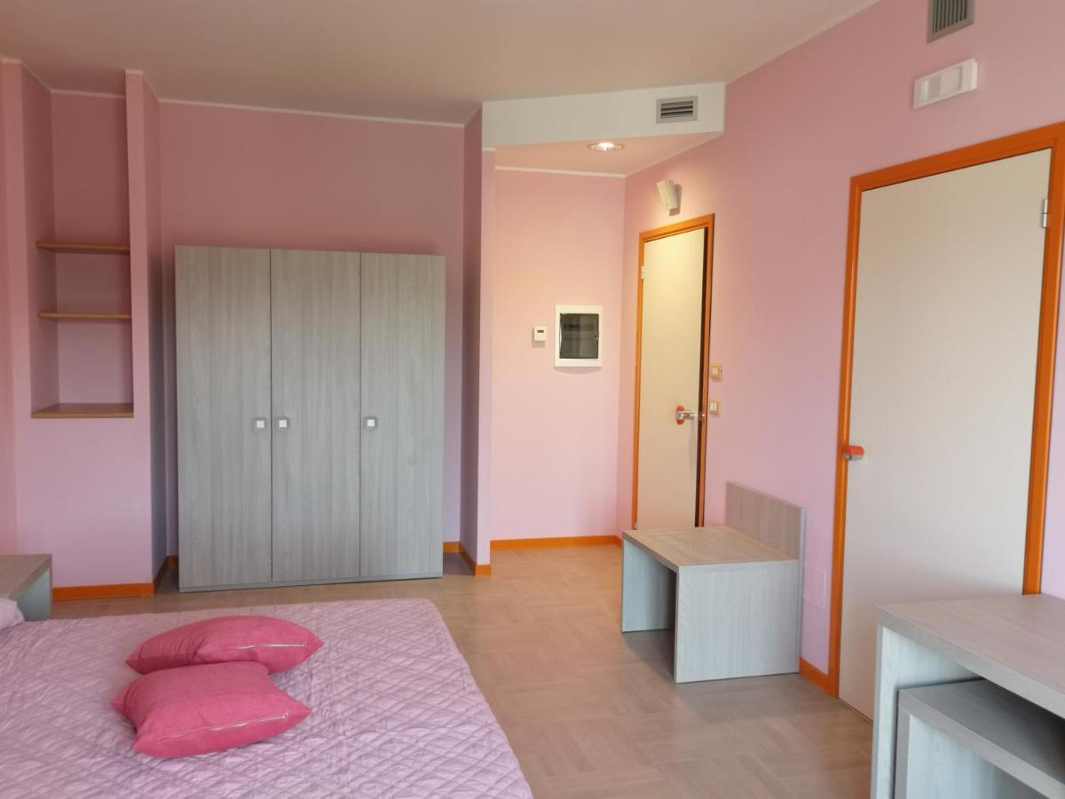 Hotel Clodi Асколи Пичено Екстериор снимка