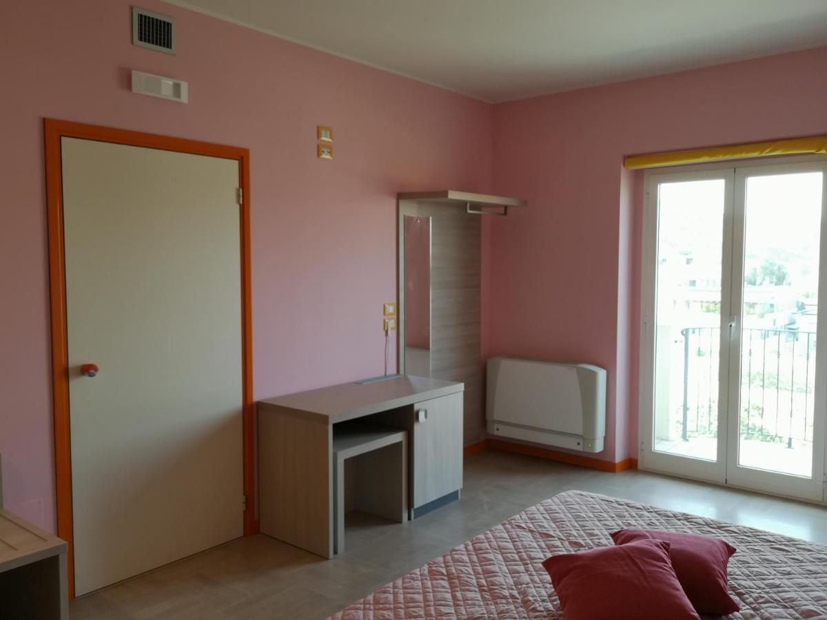 Hotel Clodi Асколи Пичено Екстериор снимка