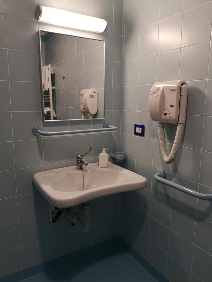 Hotel Clodi Асколи Пичено Екстериор снимка