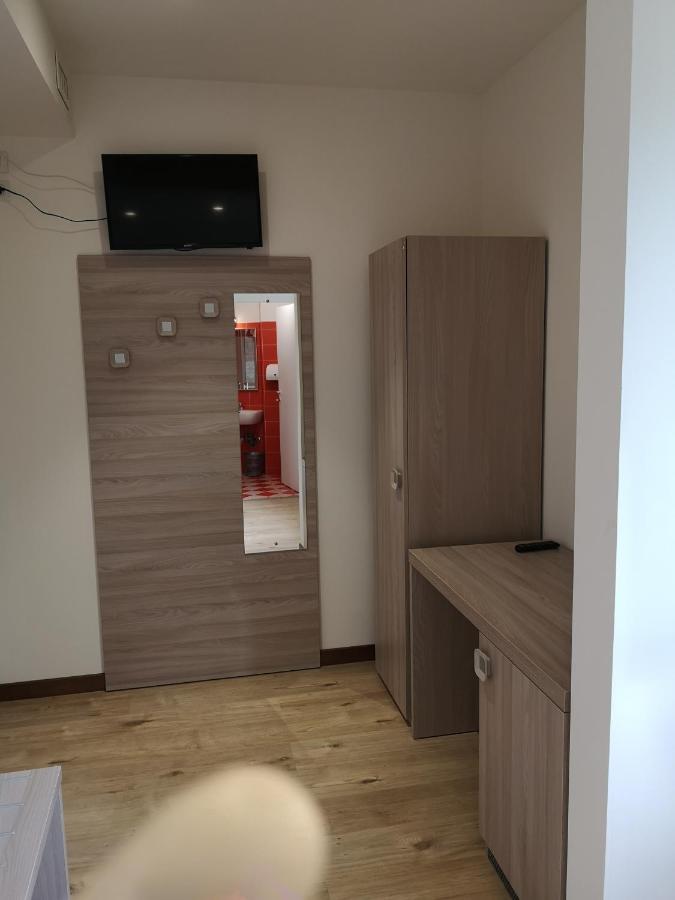 Hotel Clodi Асколи Пичено Екстериор снимка