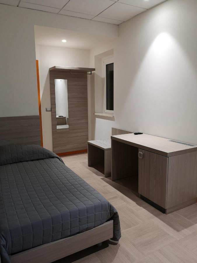 Hotel Clodi Асколи Пичено Екстериор снимка