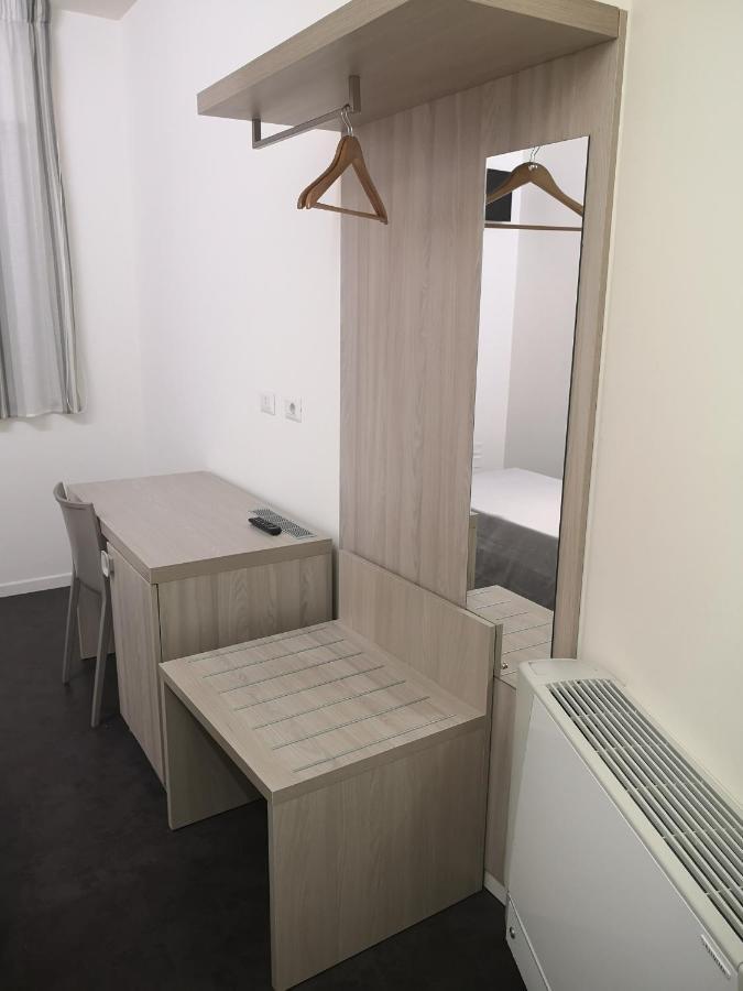 Hotel Clodi Асколи Пичено Екстериор снимка